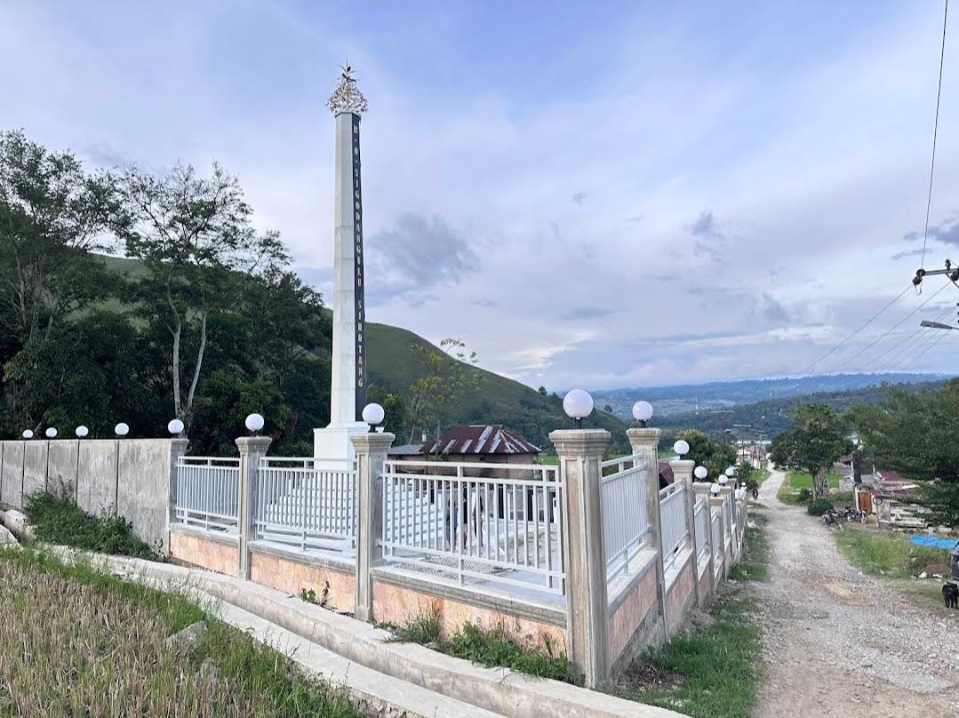 Tugu Raja Sigondang Ulu Sihotang